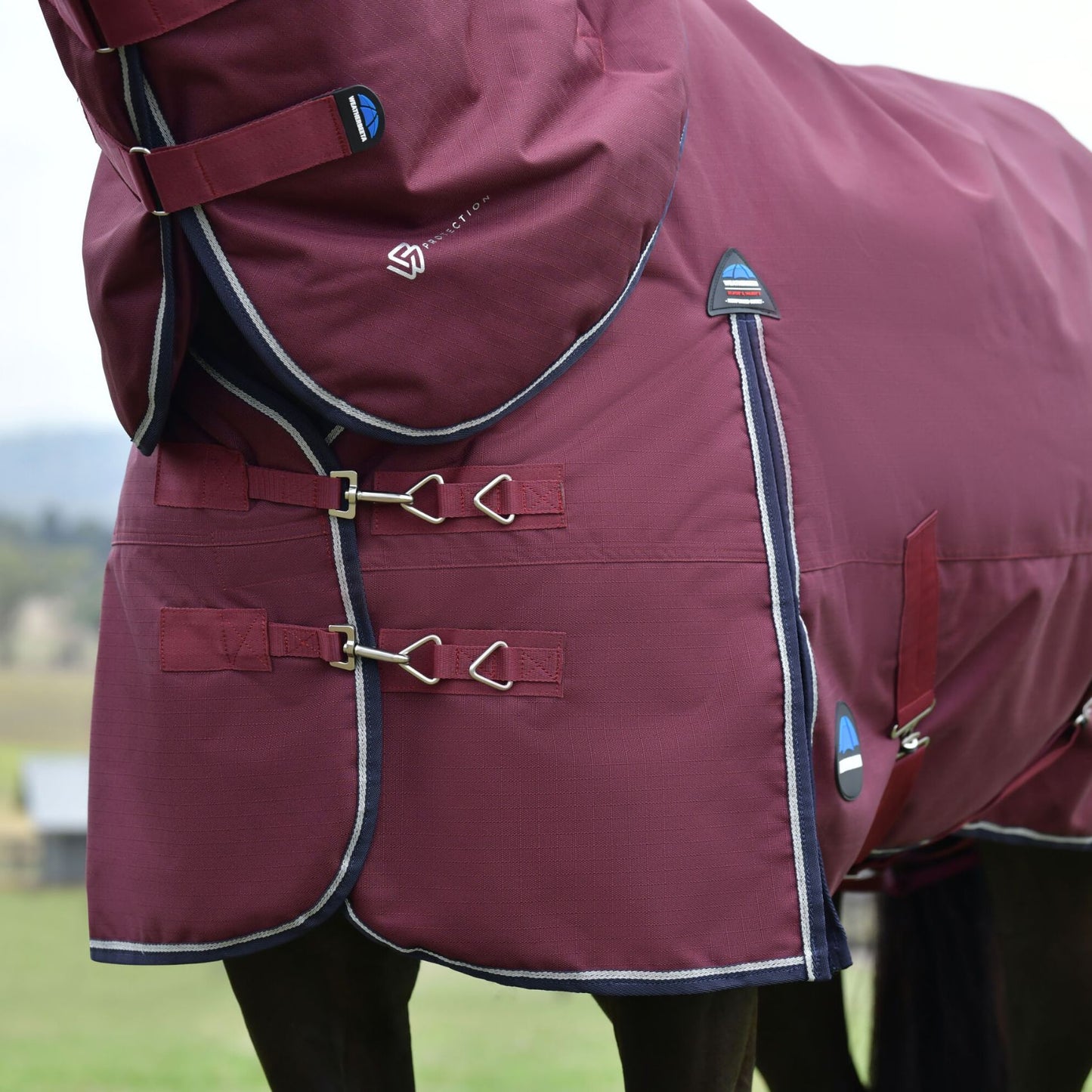 Weatherbeeta ComFiTec Essential Turnout Detach-A-Neck 220g Burgundy/Navy