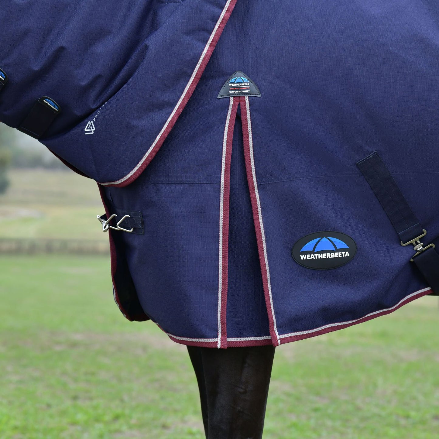 Weatherbeeta ComFiTec Essential Turnout Detach-A-Neck 50g Navy/Burgundy